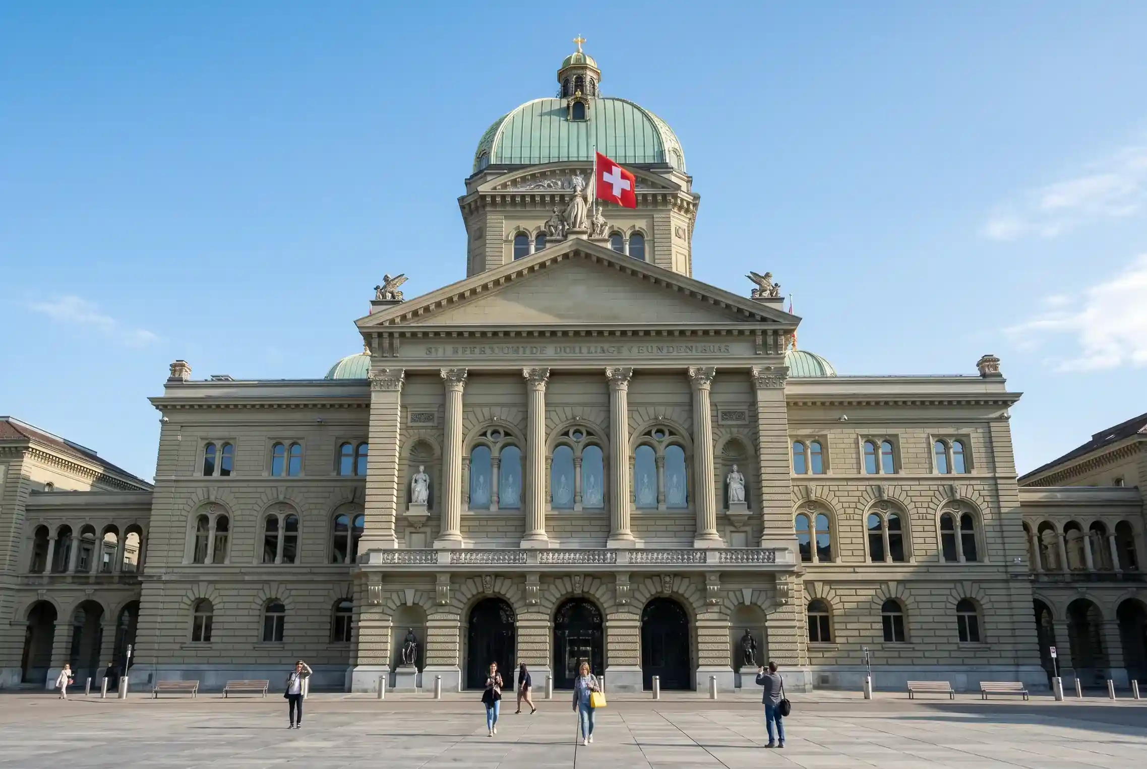 Blick auf das Schweizer Bundeshaus in Bern als Symbol für die Geldspielgesetz-Regulierung und Sportwetten-Aufsicht